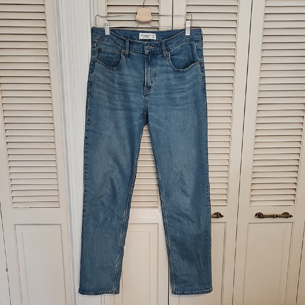 EUC Abercrombie & Fitch Medium Wash Mid-rise 90s Straight Jeans Size 28 Long
